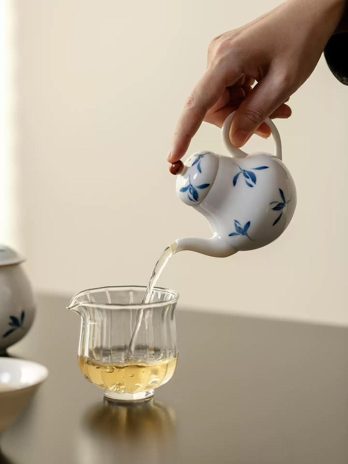Tetera de porcelana estilo chino con Orquídea de Otoño