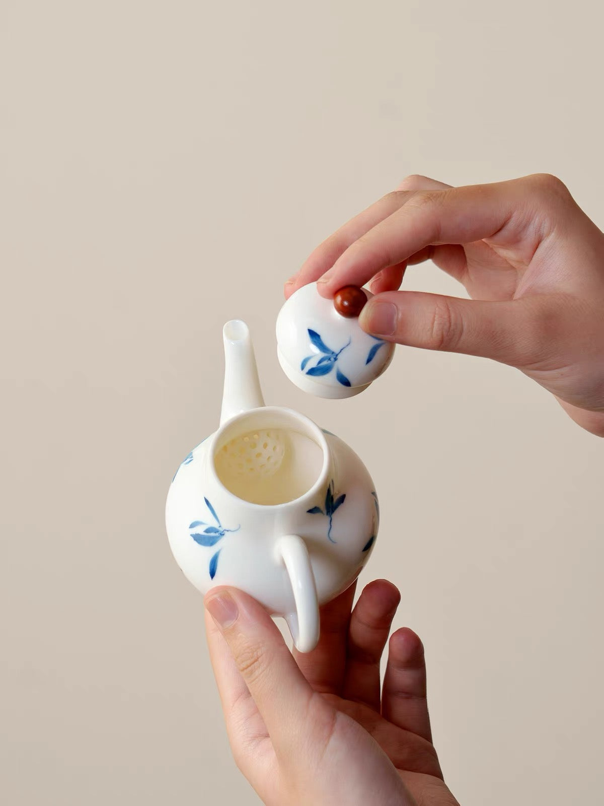 Tetera de porcelana estilo chino con Orquídea de Otoño